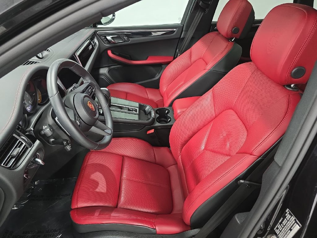 Certified 2025 Porsche Macan S AWD/4WD image 5