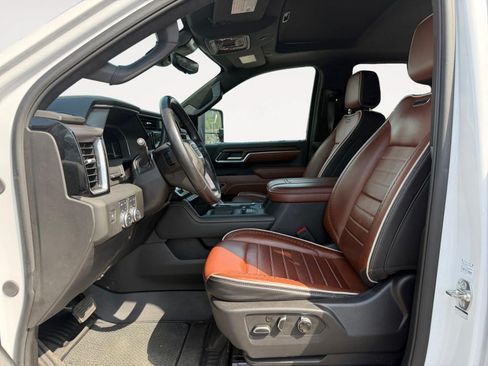 Used 2025 GMC Sierra 3500 Denali Ultimate AWD/4WD image 9