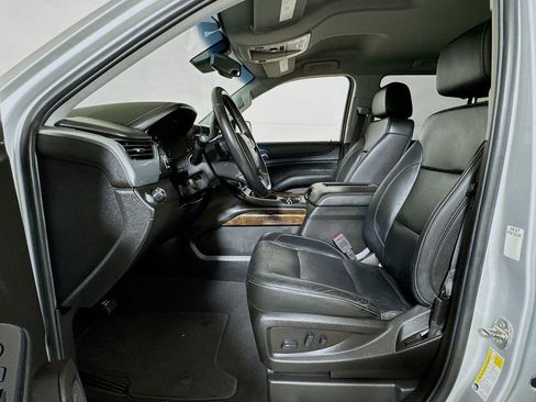Used 2019 Chevrolet Suburban LT RWD image 20