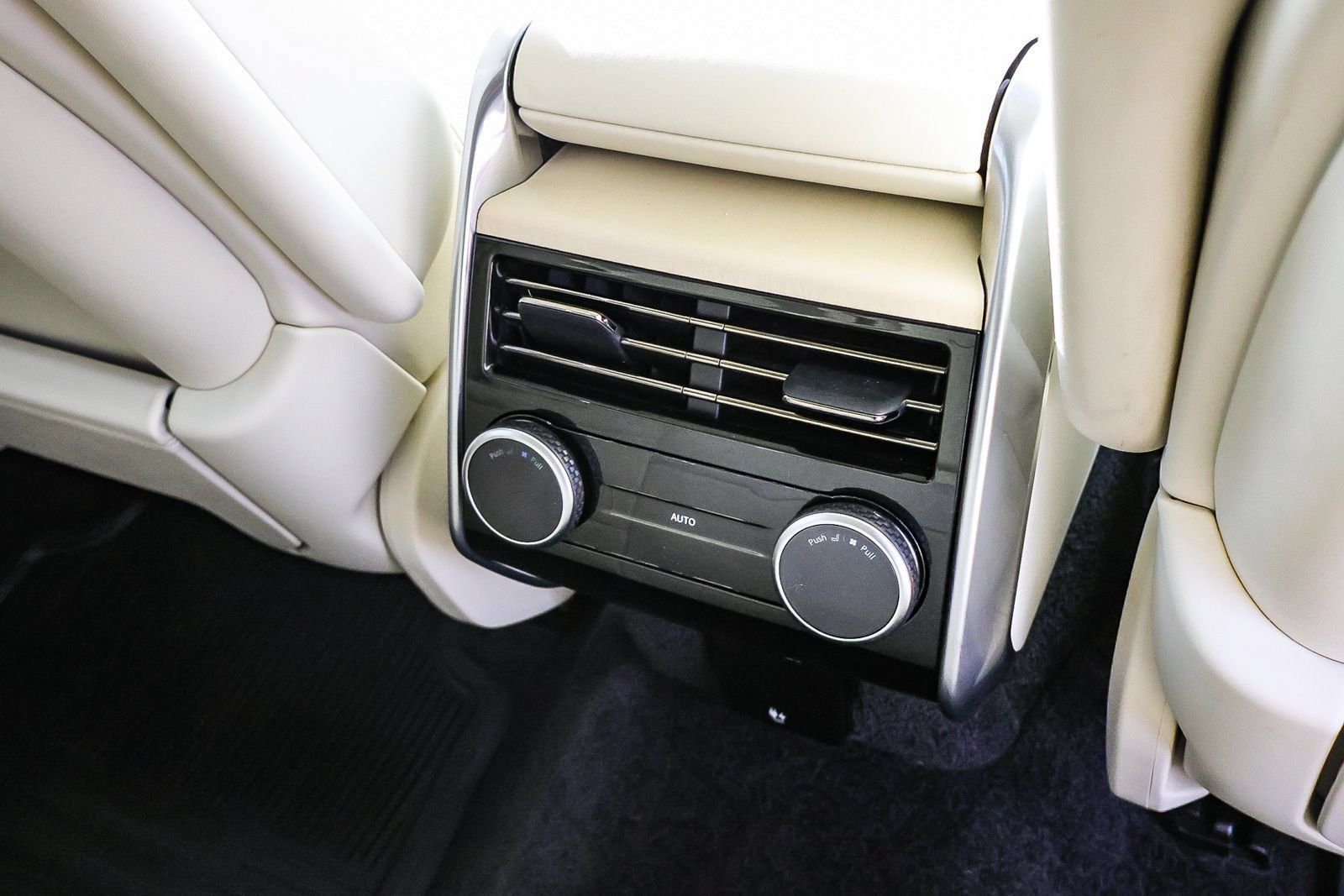Certified 2024 Land Rover Range Rover SE AWD/4WD image 22
