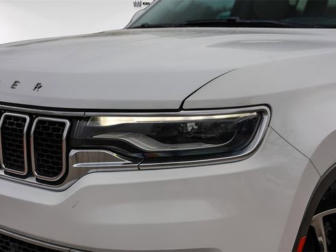 Used 2022 Jeep Wagoneer Series III w/ Premium Group I image 3