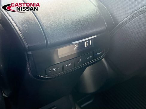 Used 2024 Toyota Highlander LE image 34