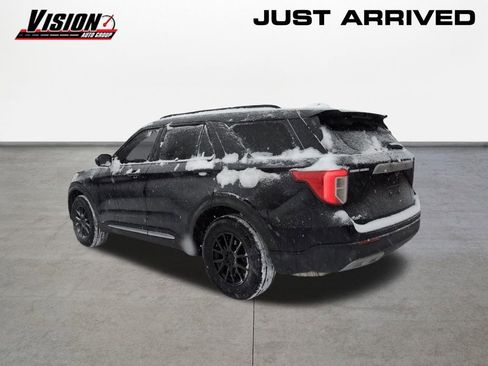 Used 2022 Ford Explorer XLT w/ Equipment Group 202A image 7