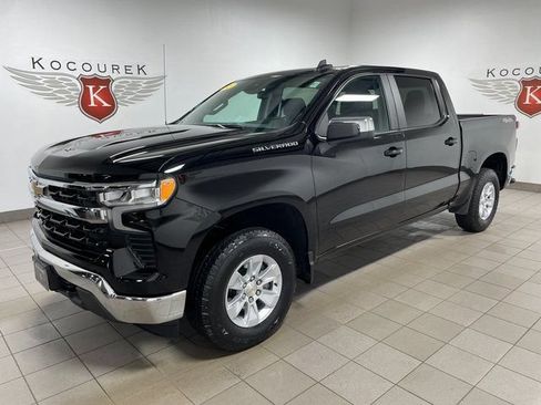 Used 2025 Chevrolet Silverado 1500 LT w/ Work Truck Package AWD/4WD image 3