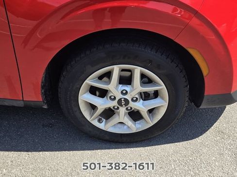 Used 2023 Kia Soul LX w/ LX Technology Package FWD image 16