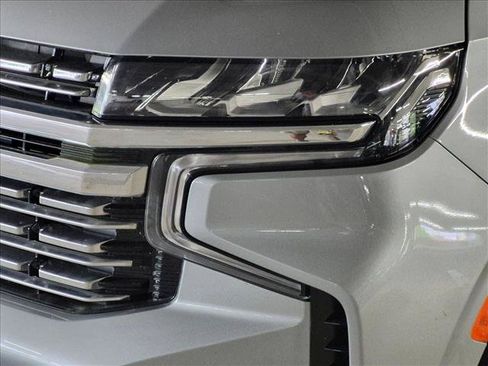 Used 2023 Chevrolet Suburban Premier RWD image 9