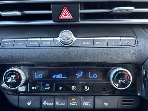 Used 2025 Hyundai Elantra SEL FWD image 25