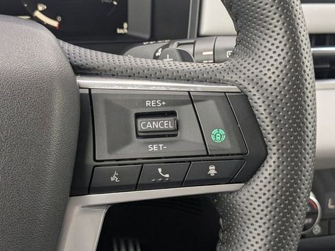 Used 2025 Mitsubishi Outlander AWD image 26