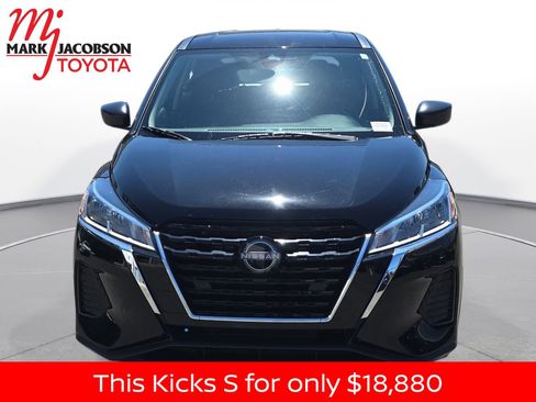 Used 2024 Nissan Kicks S FWD image 3