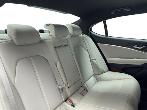 Used 2025 Genesis G70 2.5T image 47