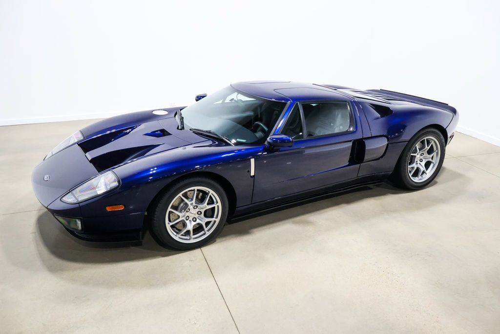 Used 2005 Ford GT RWD image 12