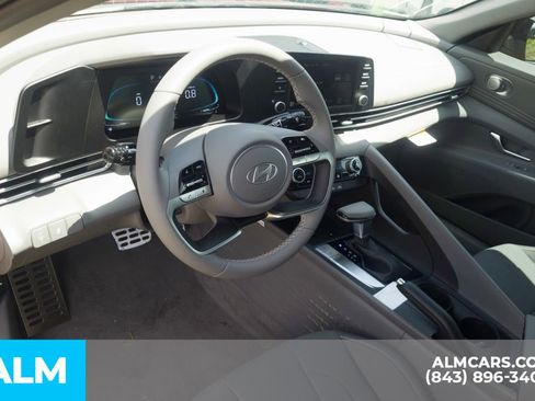 Certified 2025 Hyundai Elantra Sport FWD image 12