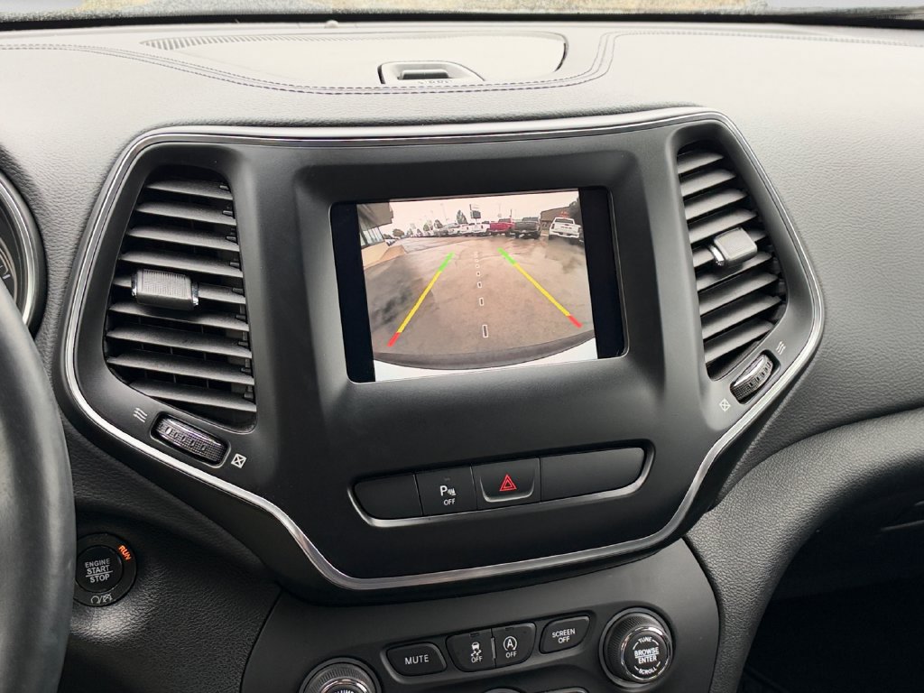 Certified 2019 Jeep Cherokee Latitude Plus w/ Cold Weather Group AWD/4WD image 16