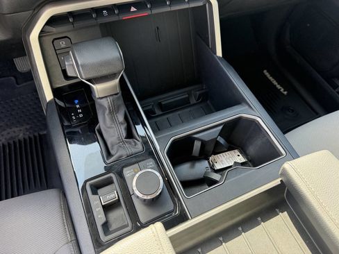 Used 2022 Toyota Tundra SR5 AWD/4WD image 18