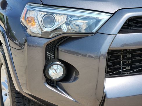 Used 2016 Toyota 4Runner SR5 AWD/4WD image 9