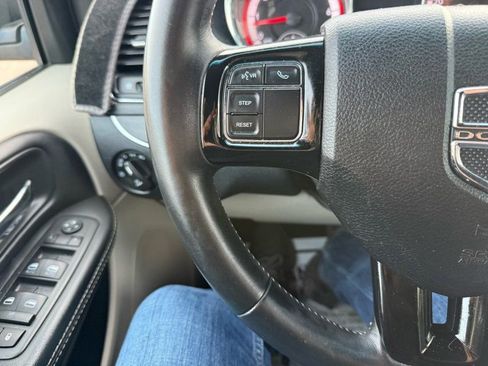 Used 2017 Dodge Grand Caravan SXT image 15