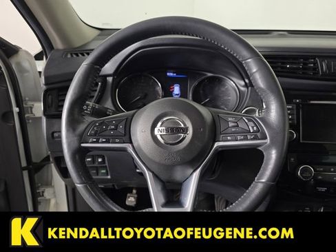 Used 2018 Nissan Rogue SV w/ Premium Package AWD/4WD image 10