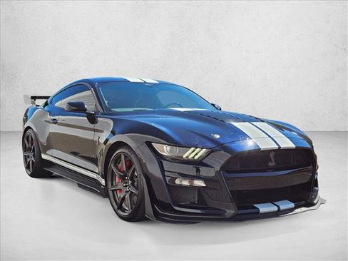 Used 2021 Ford Mustang Shelby GT500 w/ Carbon Fiber Track Pack RWD image 3