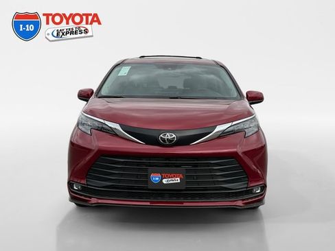 Certified 2026 Toyota Sienna XLE FWD image 8
