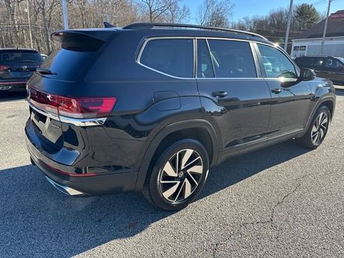 Certified 2025 Volkswagen Atlas SE image 9