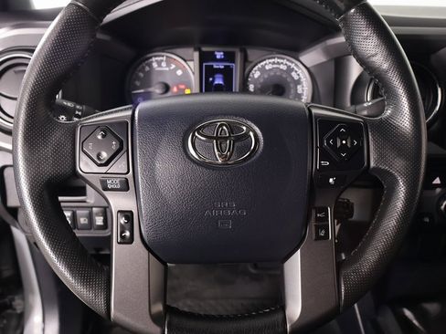 Used 2019 Toyota Tacoma TRD Off-Road image 3