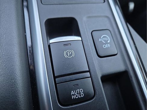 Used 2025 Nissan Pathfinder SV FWD image 21
