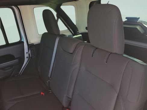 Used 2022 Jeep Wrangler Unlimited Sport AWD/4WD image 8