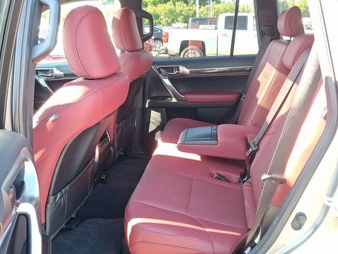 Used 2023 Lexus GX 460 Premium w/ Premium Package AWD/4WD image 8