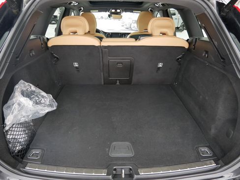 Used 2022 Volvo XC60 T8 Inscription w/ Advanced Package image 10