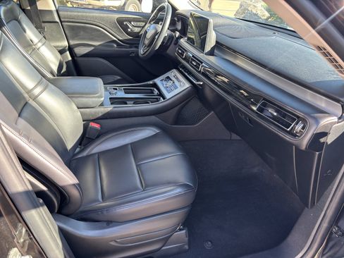 Used 2020 Lincoln Aviator AWD image 10