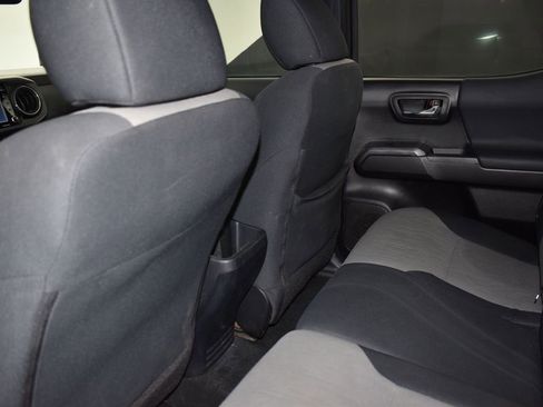 Used 2020 Toyota Tacoma TRD Off-Road image 15