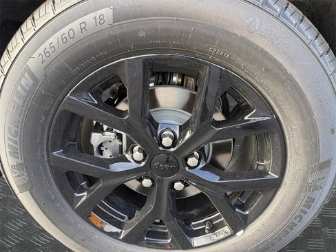 New 2025 Jeep Grand Cherokee Altitude image 20