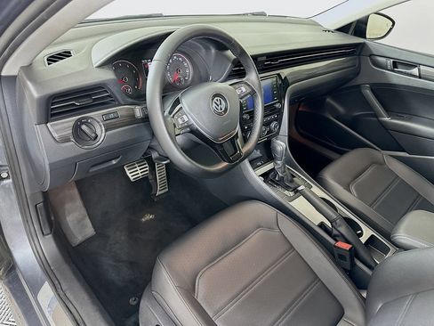 Used 2020 Volkswagen Passat 2.0T R-Line FWD image 9