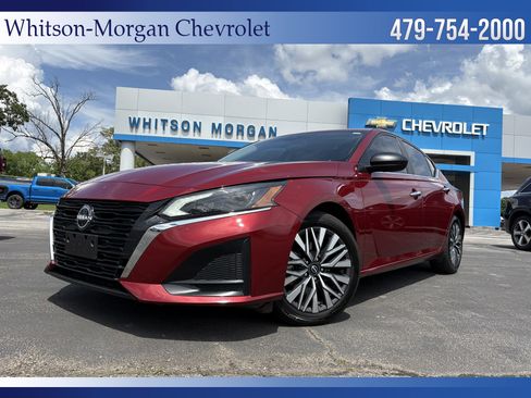 Used 2024 Nissan Altima 2.5 SV FWD image 1