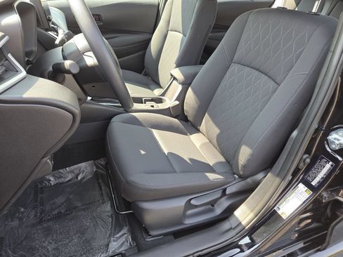 Used 2025 Toyota Corolla LE FWD image 6