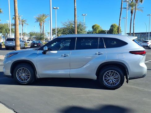 Used 2022 Toyota Highlander Limited image 11