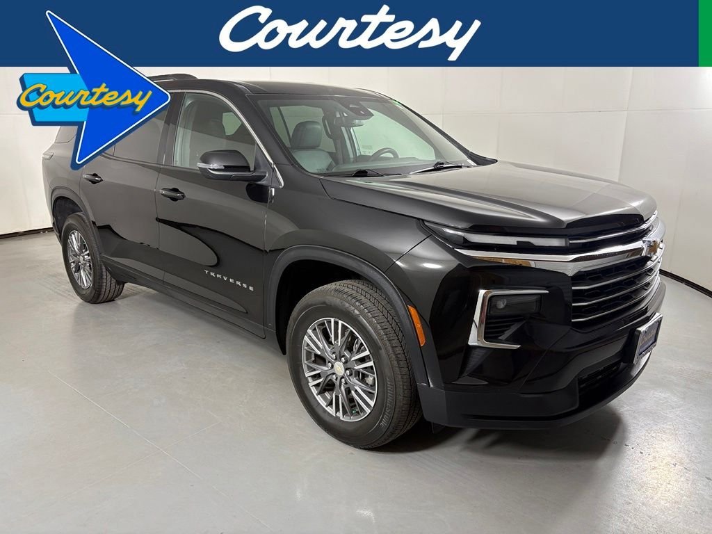 Used 2025 Chevrolet Traverse LT FWD image 1