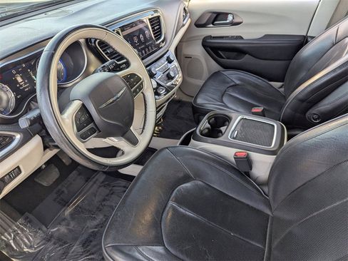 Used 2018 Chrysler Pacifica Limited w/ Advanced Safetytec Group image 19