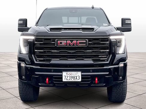 Used 2024 GMC Sierra 2500 AT4X image 3