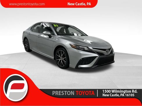 Used 2021 Toyota Camry SE w/ Cold Weather Package image 1