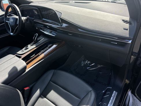 Used 2024 Cadillac Escalade ESV Luxury image 12