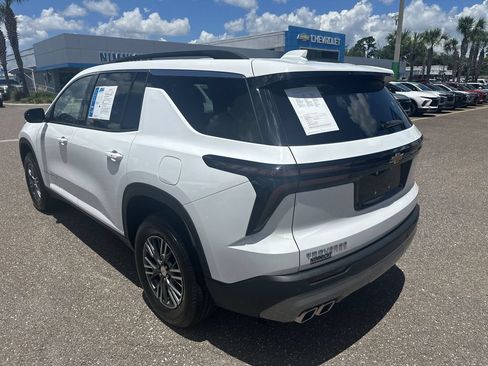 Used 2025 Chevrolet Traverse LT FWD image 14