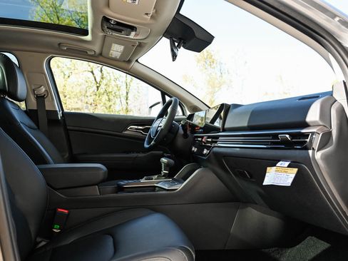 New 2026 Kia Sportage EX w/ EX Panorama Roof Package image 11