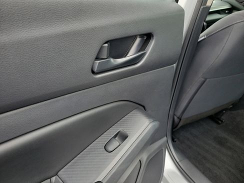 Used 2025 Nissan Altima 2.5 SV FWD image 13