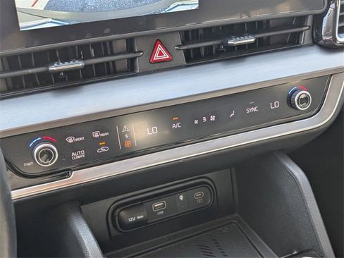 Used 2024 Kia Sportage EX image 21