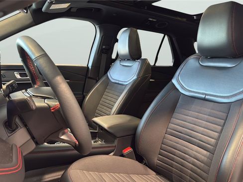 Certified 2025 Ford Explorer ST-Line w/ Premium Package AWD/4WD image 10
