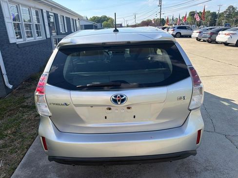 Used 2016 Toyota Prius V Five image 14