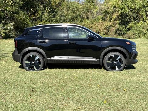 New 2026 Nissan Kicks SR w/ SR Premium Package image 2