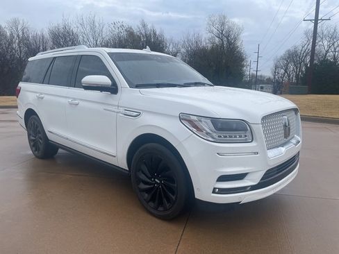 Used 2021 Lincoln Navigator Reserve image 2
