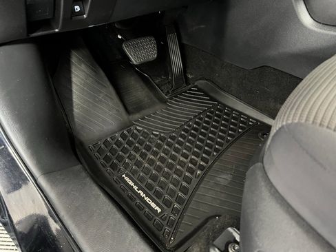 Used 2024 Toyota Highlander LE image 15